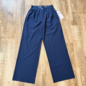 NWT ALO Women’s Regular Suit Up Trouser Navy Color Size XS Item W51432R.  New
